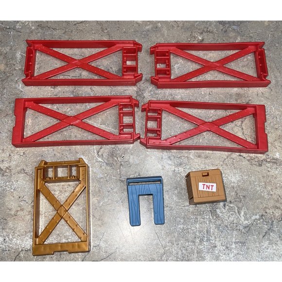 Lot of Thomas Trackmaster 48 Piece Replacement Tracks, Cranky & Misc Parts - Picture 6 of 8